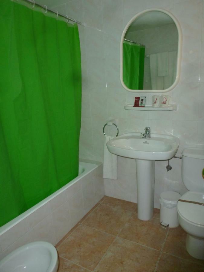 Hostal Cortes غاروشا المظهر الخارجي الصورة